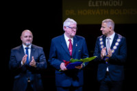 Ennek a képnek nincs leírása.