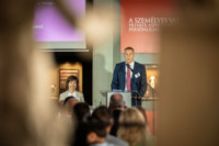 Ennek a képnek nincs leírása.