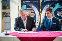 Ennek a képnek nincs leírása.