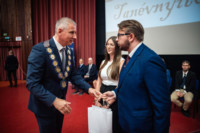 Ennek a képnek nincs leírása.